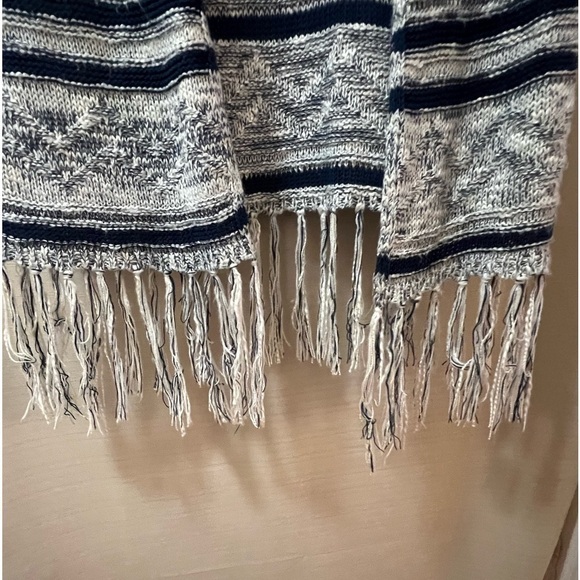 ⚫️ BOGO Pink Rose fringed vest women’s size large - Picture 6 of 6